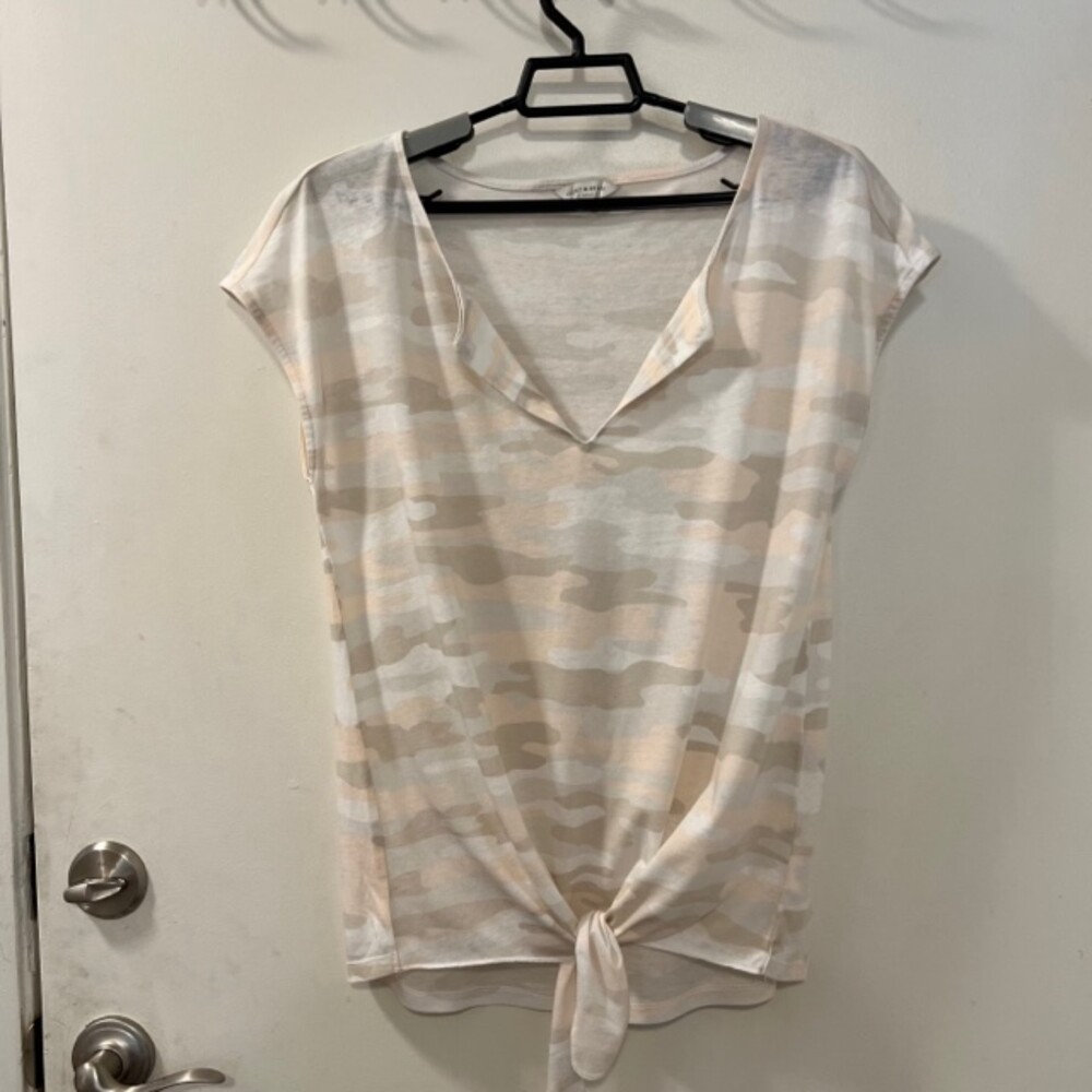 Lucky Brand Womens Peach Camo Cap Sleeve Tie Front V-Neck Shirt Size Medium - Picture 4 of 12